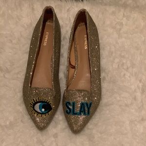 Express Women Pointed Toe Shoes Size :7 Color: Gold